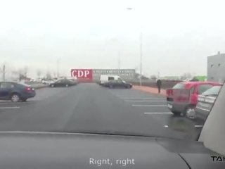 Откраднат кола е шанс към помощ млад блондинки и майната тя путка в driving фургон