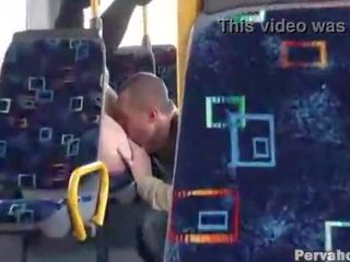 Sex und exhibitionist pärchen auf öffentlich bus