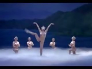 Jashtë norme lakuriq ballet